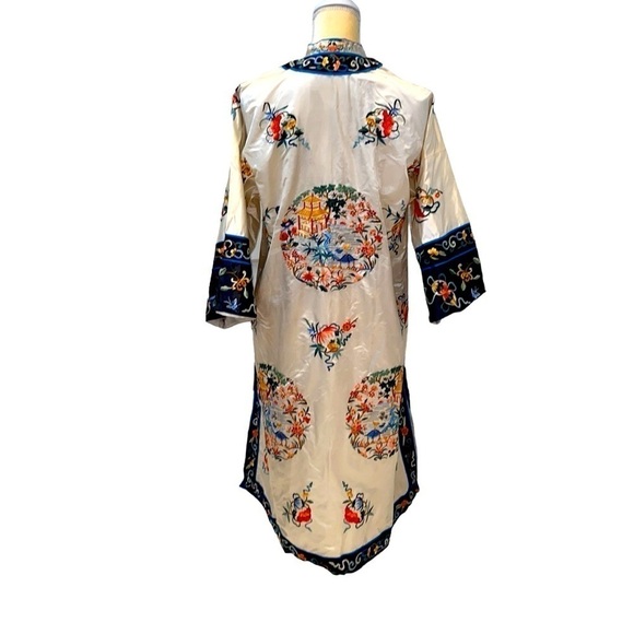 ESME white/black/multi Silk/Rayon Vintage opera coat.Handmade. Size Large. - Picture 3 of 14